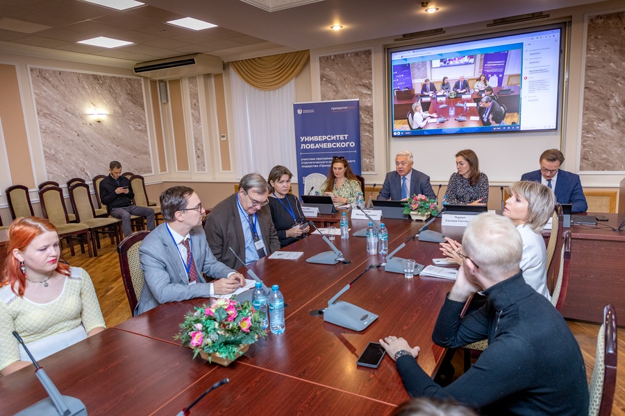 PROFESSOR VSHKI PRINYALA UCHASTIE VO VSEROSSIJSKOM KRUGLOM STOLE (2).jpg