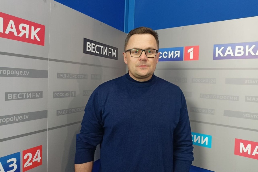 Pogovorili o dizajne efir na radio s zaveduyushchim kafedroj dizajna Vysshej shkoly kreativnyh industrij Dmitriem Zemlyanskim.jpg